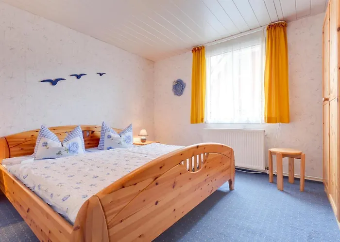 Boddenhus Mit Kamin Ferienhaus *